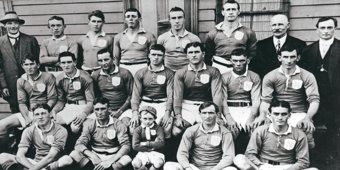 Newtown RLFC 1915 team photo featuring Herb 'Nutsy' Bolt (back row 4th from right next to Paddy McCue) & Alexander McDowell (front row far right).