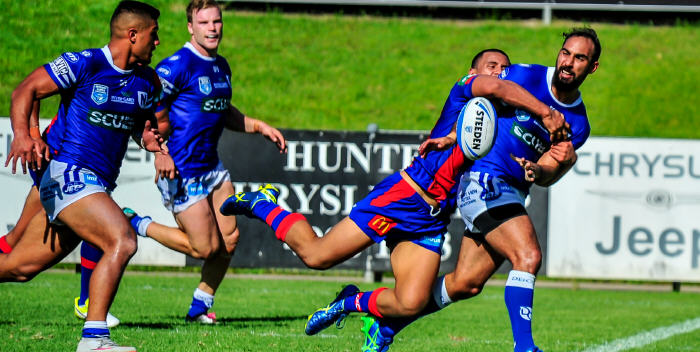 Newtown Jets centre Travis Robinson gets his pass away to the fast-supporting half-back Fa’amanu Brown (on the left), with triple try-scorer Jordan Drew (centre) in close attendance. Photo: Gary Sutherland Photography.

