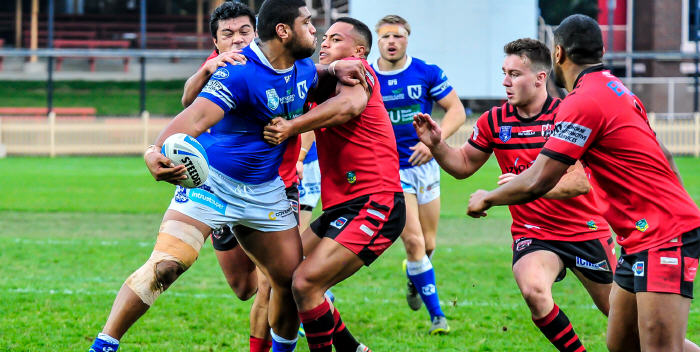 Newtown front-rower Saulala Houma looks to off-load against the North Sydney Bears on Sunday, with Jets team-mate Matt McIlwrick in the background. Photo:
Gary Sutherland Photography
