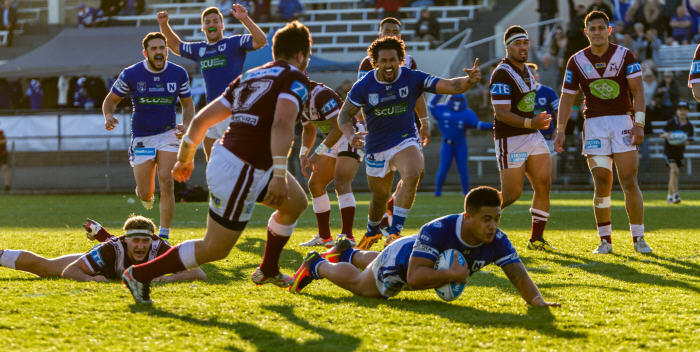 Newtown Jets half-back Fa’amanu Brown weaves his way through the Manly-Warringah defence to score the equalising try in the 78th minute. His subsequent conversion gave the Jets a near-miraculous 40-38 win over the men from the Peninsula. Photo: Mario Facchini Photography

