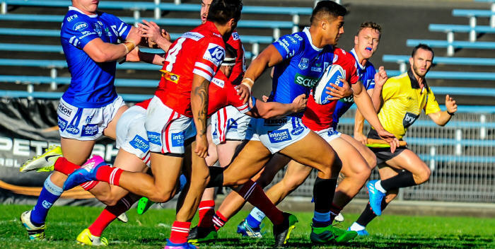 Newtown Jets halfback Fa’amanu Brown makes the first half break that ended in a try to centre Jesse Ramien. Jets backrower Jack Williams (left) and fullback Leigh Higgins are also in the picture. Photo: Gary Sutherland Photography
