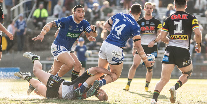 Newtown Jets front-rower Jimmy Jolliffe (Number 14) is about to get the perfect ball away to his fast-supporting team-mate Wes Lolo at Henson Park last Saturday. Photo: Mario Facchini, mafphotography

