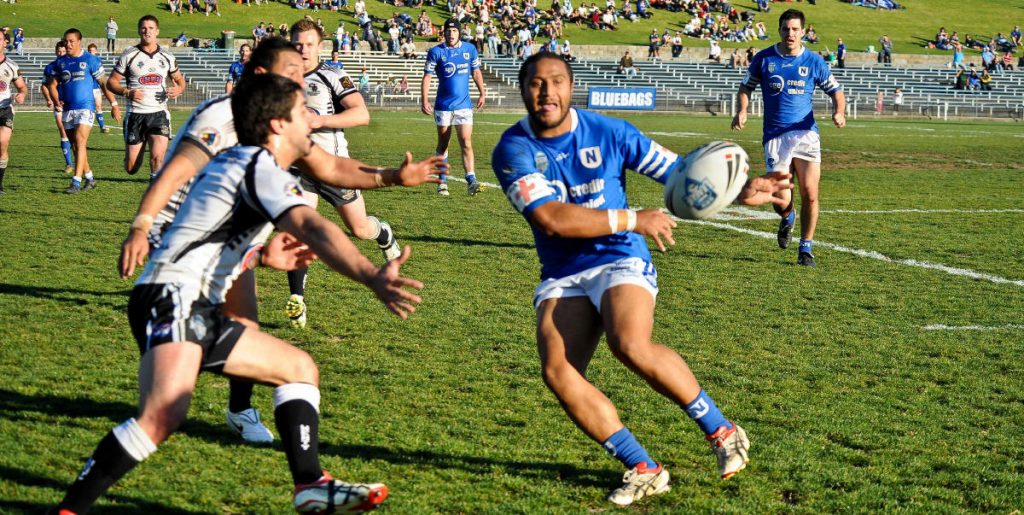 Tu’u Maori fires out a pass in a match between the Newtown Jets and Wentworthville at Henson Park in 2010. (Gary Sutherland Photography)
